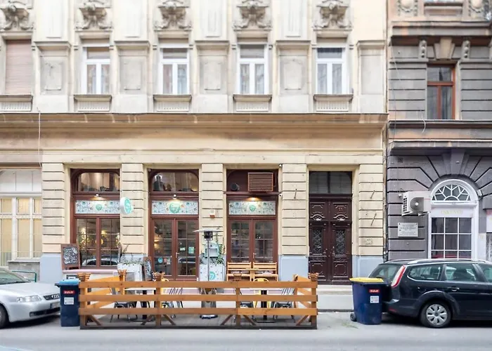 Charming Apartment At Central Location